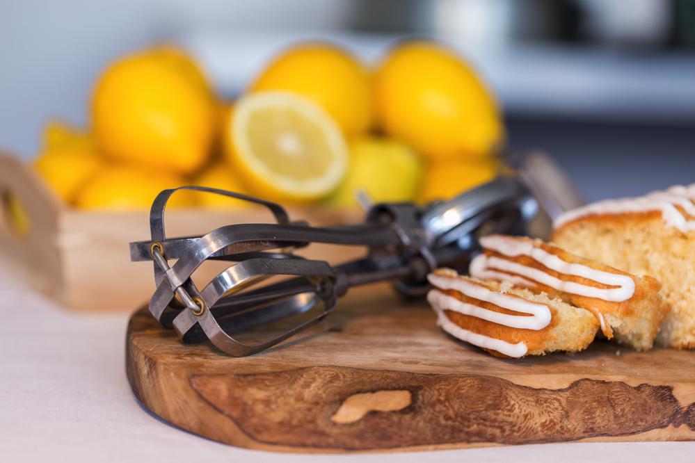 Lemon Drizzle Cake - Image 4